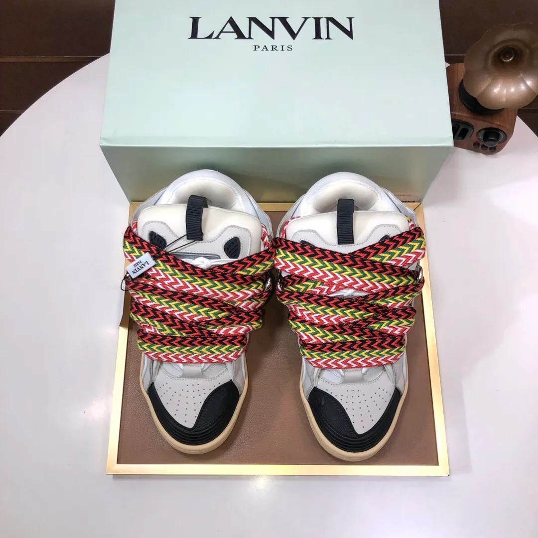 Men's men's shoes💰820💰[LANVIN] The latest lace-up fashionable casual couple sneakers, high-quality CLAY couple series‼ ️ The latest trendy products of the season 🌈Many bloggers have planted grass and purchased the original open-mold customization. The upper and outsole are sewn with mark threads without edge sealing. A variety of material splicing combination design. Very versatile for fashionable and casual wear. Comfortable on the feet. Self-recommended. Upper cowhide + cow suede + breathable mesh lining. Foot-padding cowhide. Exclusive original open-mold clear logo rubber outsole ⚠️Couple standard size 36-40 for women and 38-44 for men.